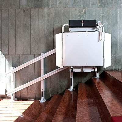 Recomendaciones para elegir una plataforma salvaescaleras en Alicante